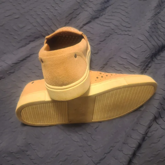 FRYE AND CO. Light Pink  Perforated Flats - Picture 4 of 8